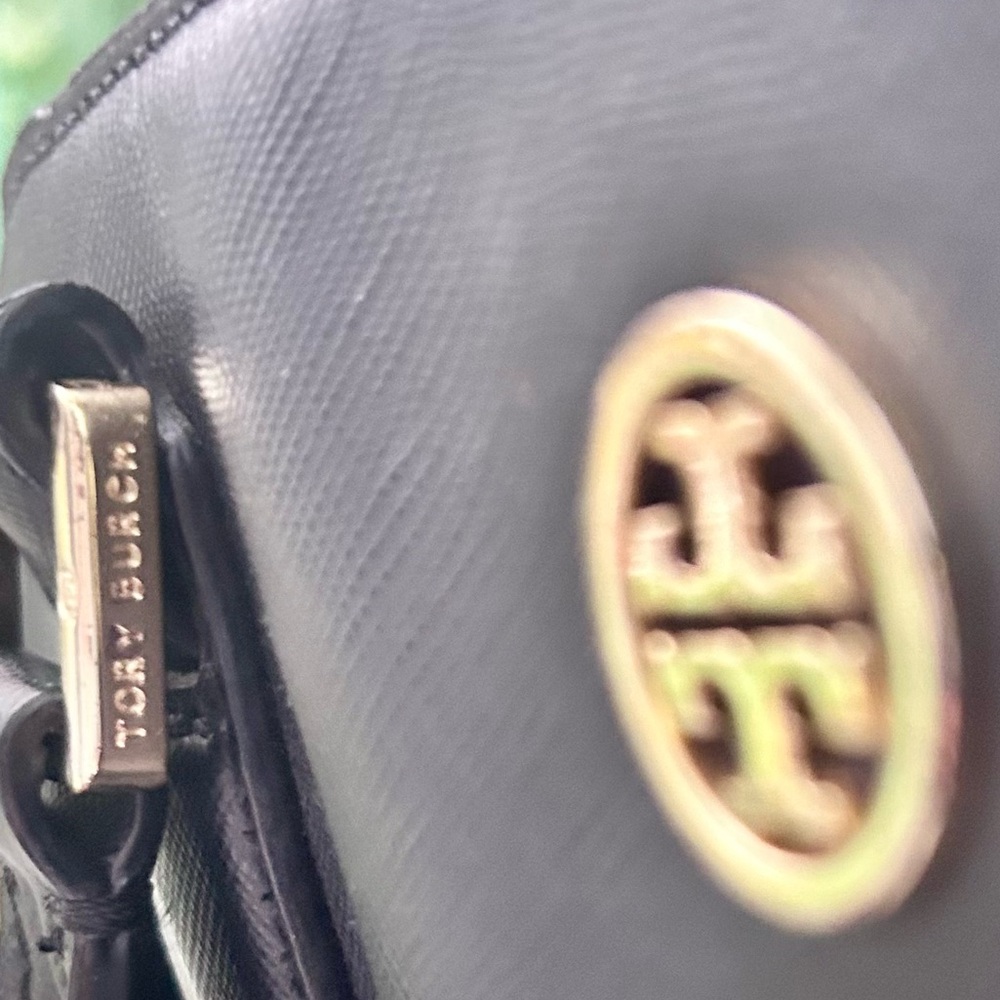 Tory Burch Authenticated Robinson Dome Saffiano Leather Purse - Picture 5 of 9